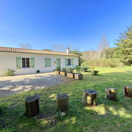 Holiday home Jasmin Maison A L'oree D'un Bois Classe